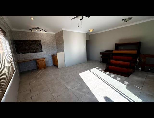 2 BEDROOM HOUSE FOR SALE IN OAKDENE